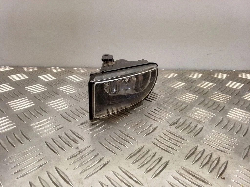 Front fog light – Toyota Avensis T220 (2000-2003)