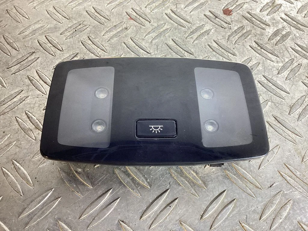 Tagaistmete valgustustuli – Lexus NX (2021-)