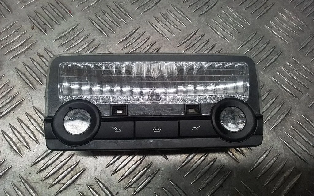 Tagaistmete valgustustuli – BMW 5-seeria F10 F11 (2009-2016)