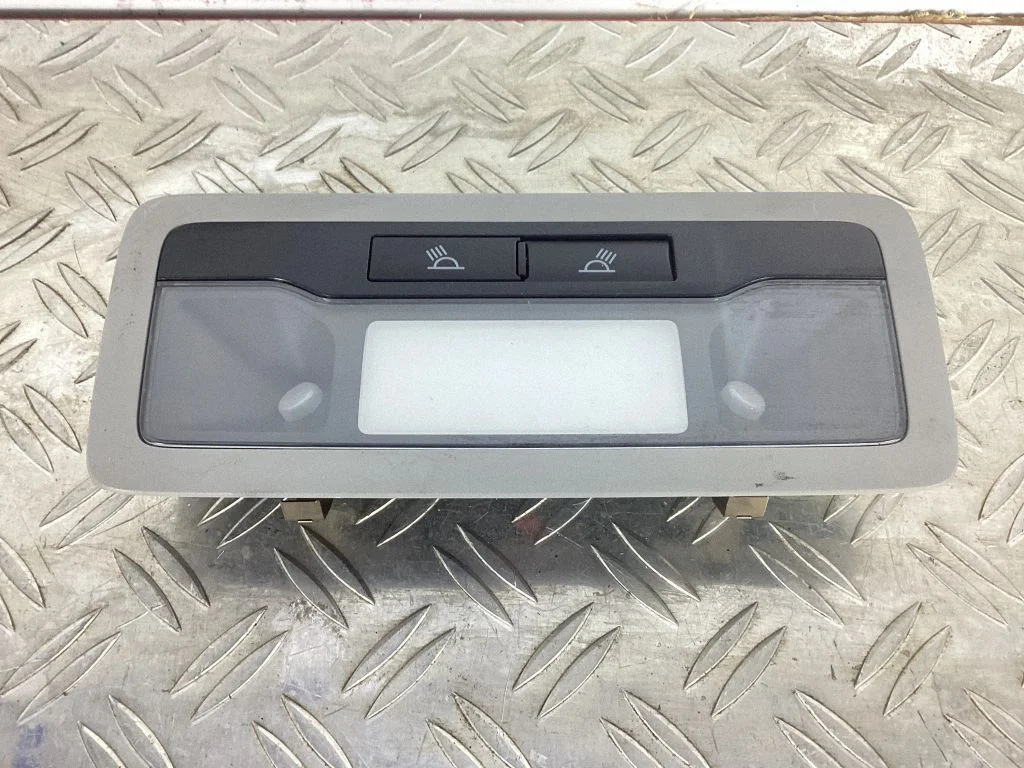 Tagaistmete valgustustuli – Lexus RX III (2008-2015)