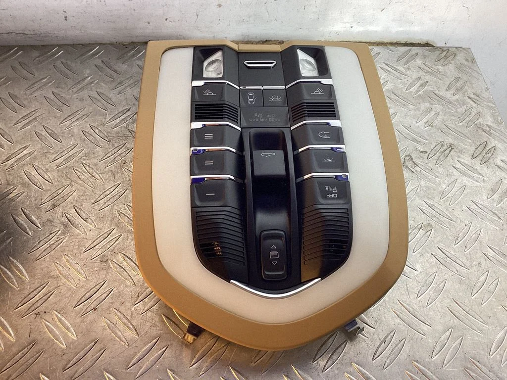 Esiistmete valgustustuli – Porsche Cayenne (92A) (2010-2017)