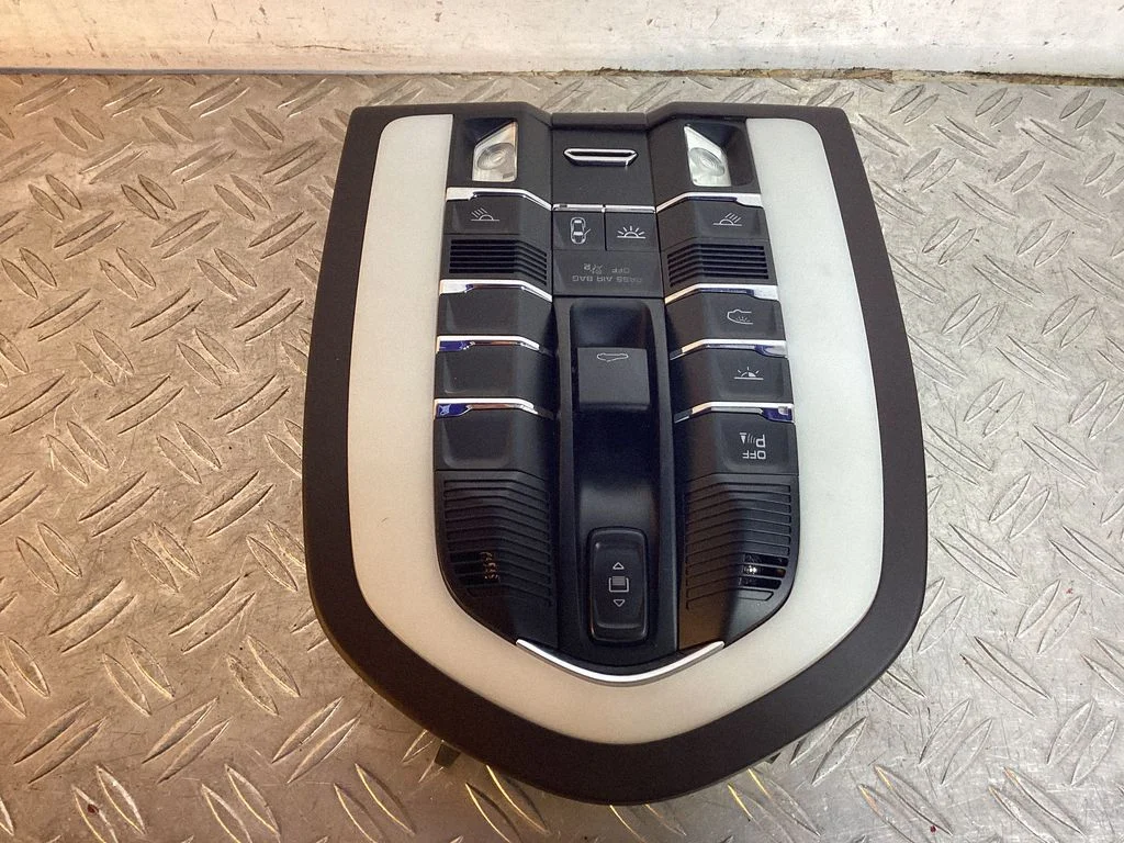 Esiistmete valgustustuli – Porsche Cayenne (92A) (2010-2017)