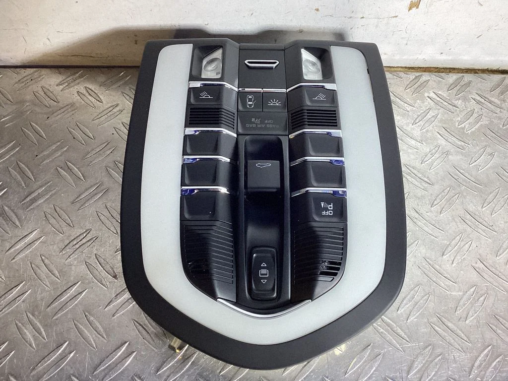 Esiistmete valgustustuli – Porsche Cayenne (92A) (2010-2017)