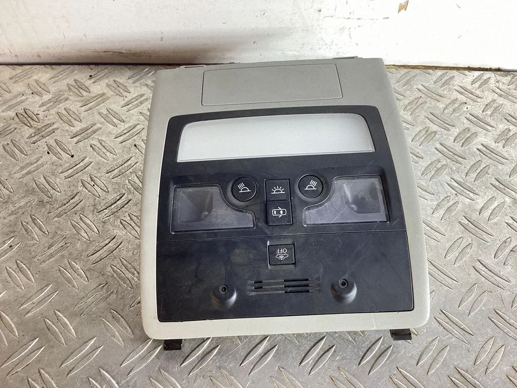 Esiistmete valgustustuli – Lexus GS 250 350 300H 450H (2013-)
