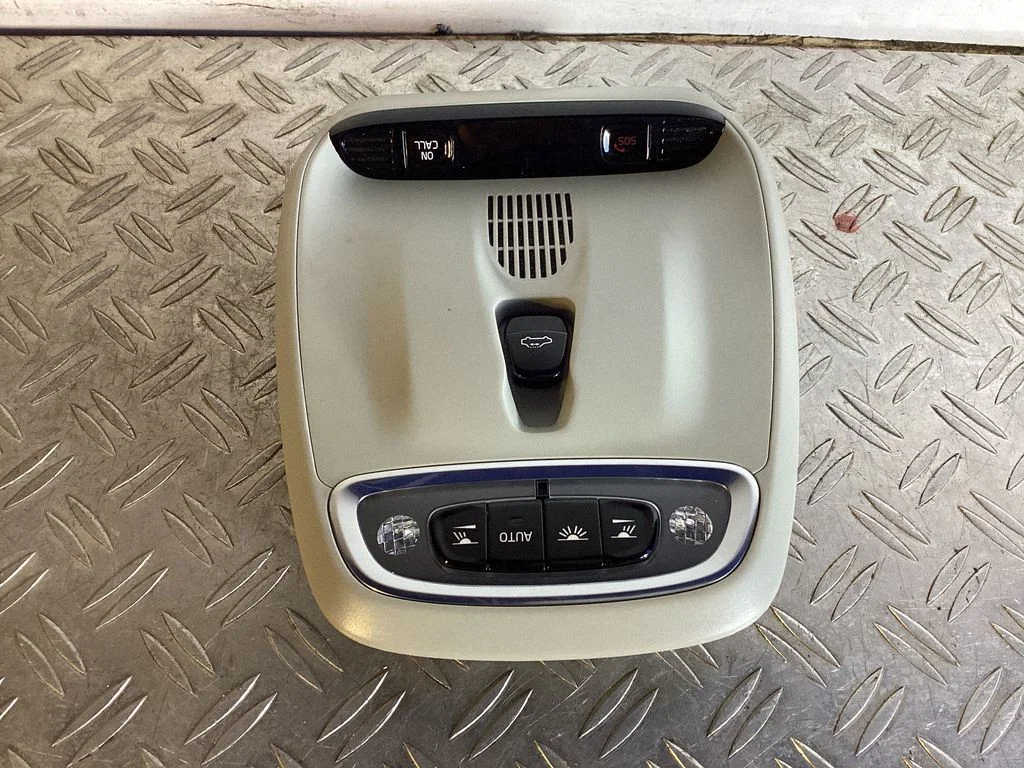 Esiistmete valgustustuli – Volvo S90, V90 (2016-)