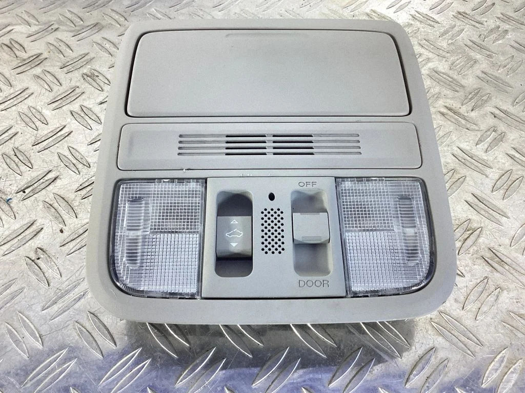 Esiistmete valgustustuli – Honda Accord (2008-2016)