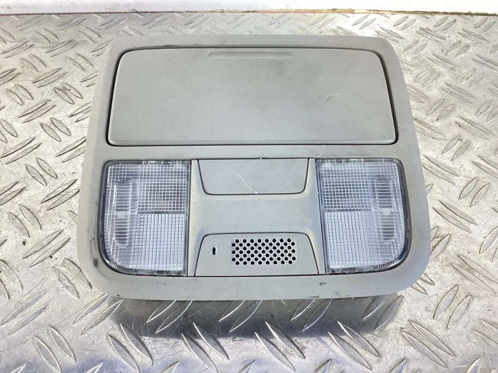 Esiistmete valgustustuli – Honda Accord (2008-2016)