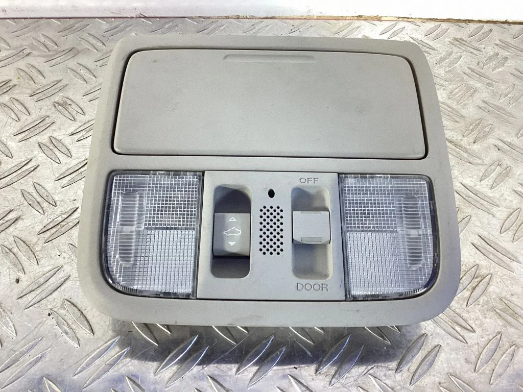 Esiistmete valgustustuli – Honda Accord (2008-2016)