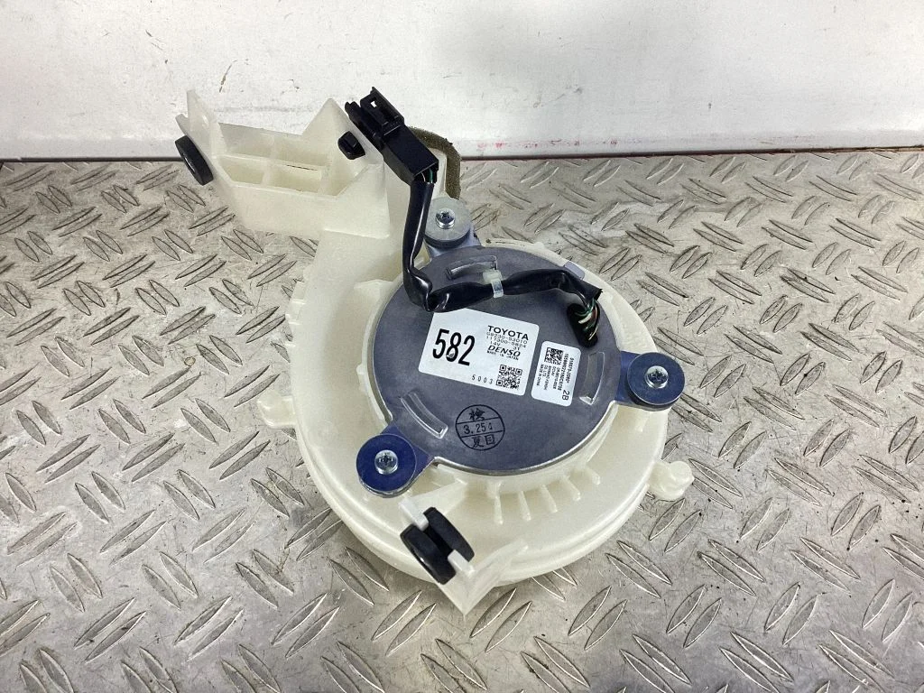 Salongipuhur G923053010 – Lexus RC (2014-)