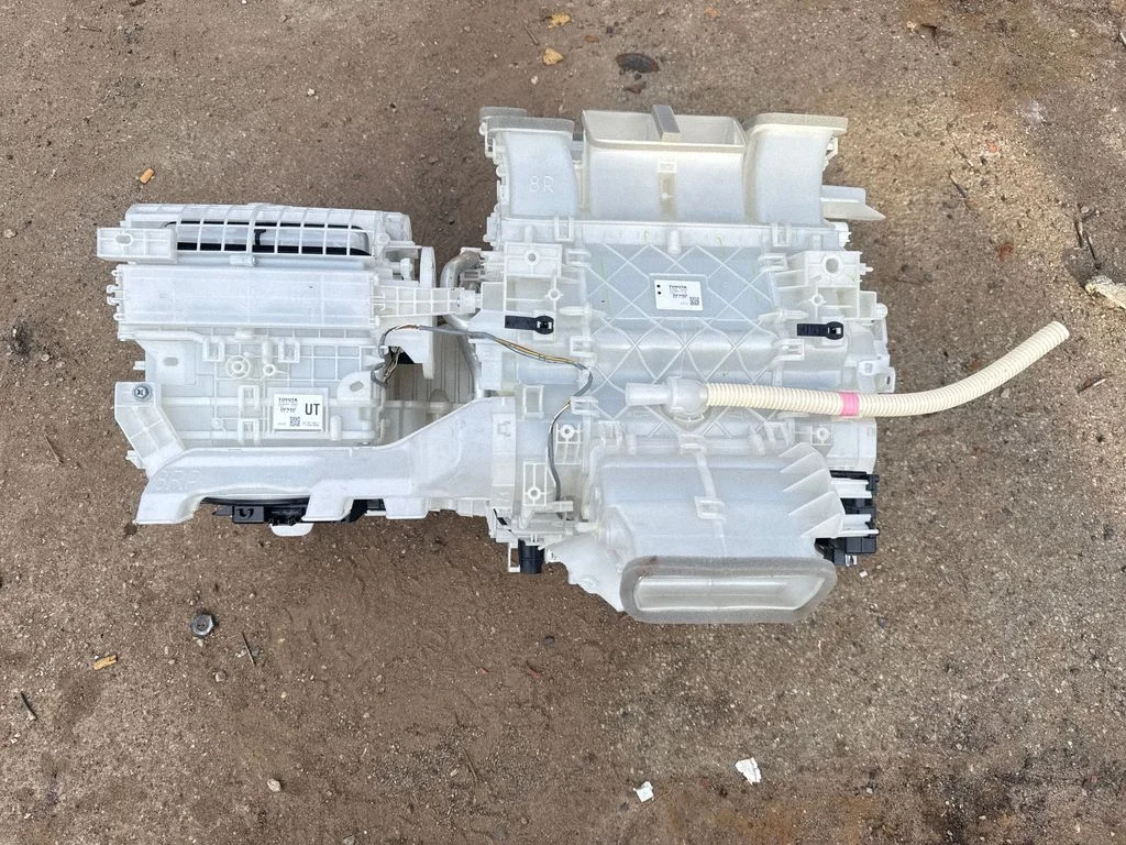 Obudowa nagrzewnicy – komplet – Lexus NX (2021-)