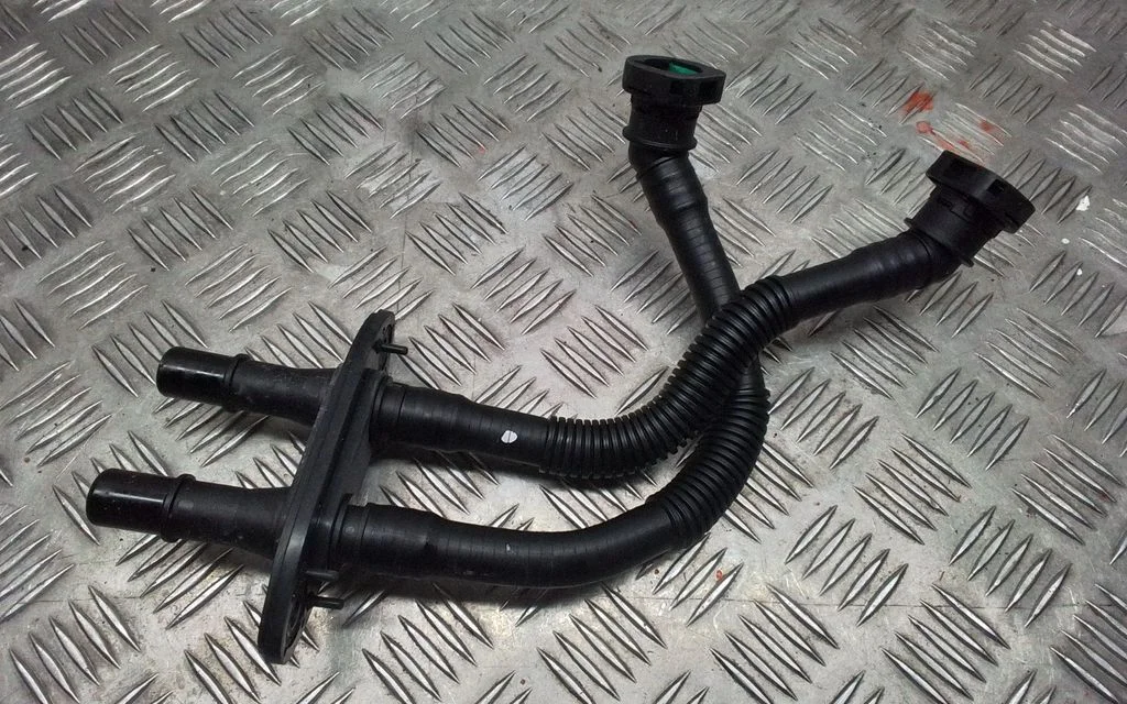 Engine coolant pipe/hose