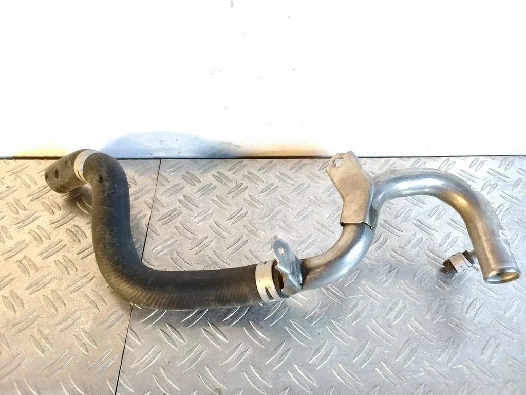 Engine coolant pipe/hose