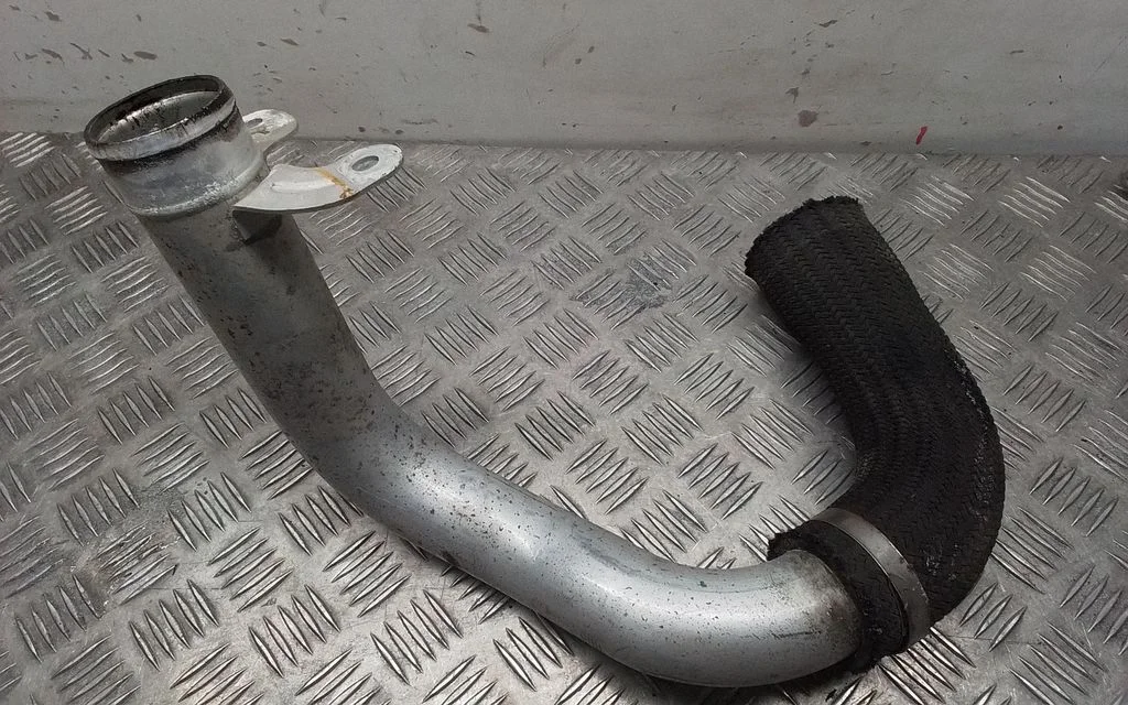 Engine coolant pipe/hose