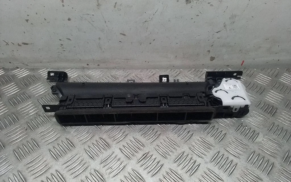 Cabin air duct channel – Tesla Model Y (2020-)