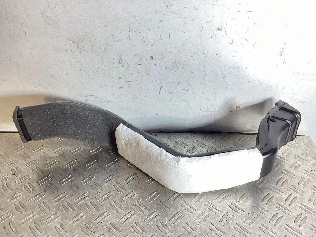 Cabin air duct channel 5886278040