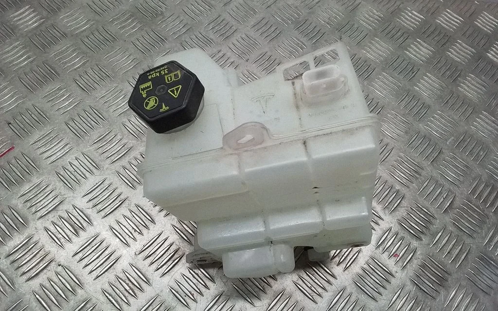 Coolant expansion tank/reservoir – Tesla Model Y (2020-)