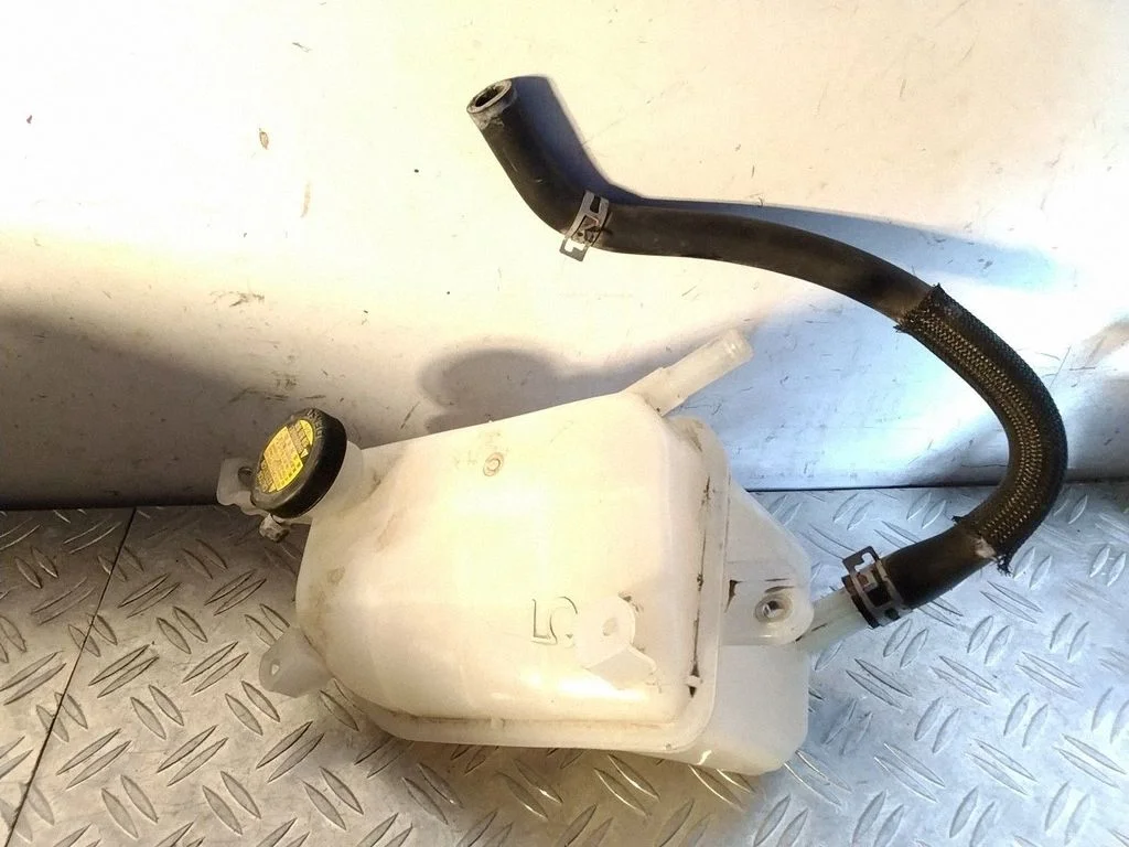 Coolant expansion tank/reservoir – Toyota Prius+ (ZVW40) (2011-2018)
