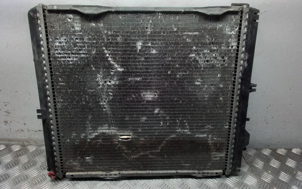 Coolant radiator – Mercedes-Benz E-Class W124 (1984-1993)