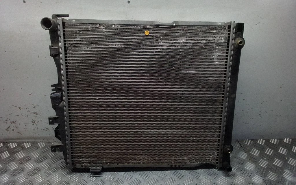 Coolant radiator – Mercedes-Benz E-Class W124 (1984-1993)