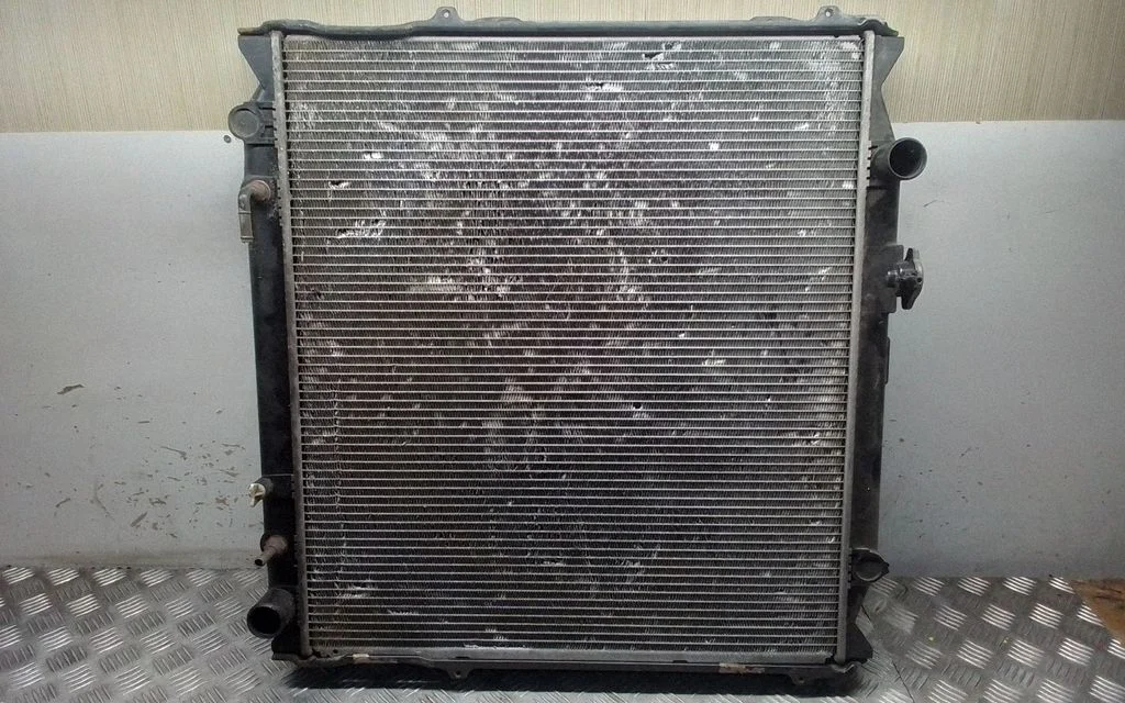 Coolant radiator – Toyota Land Cruiser (HDJ90) (1996-2002)