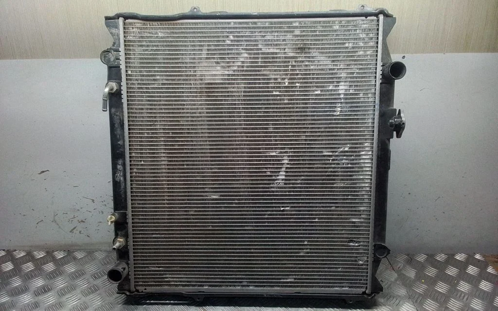Coolant radiator – Toyota Land Cruiser (HDJ90) (1996-2002)