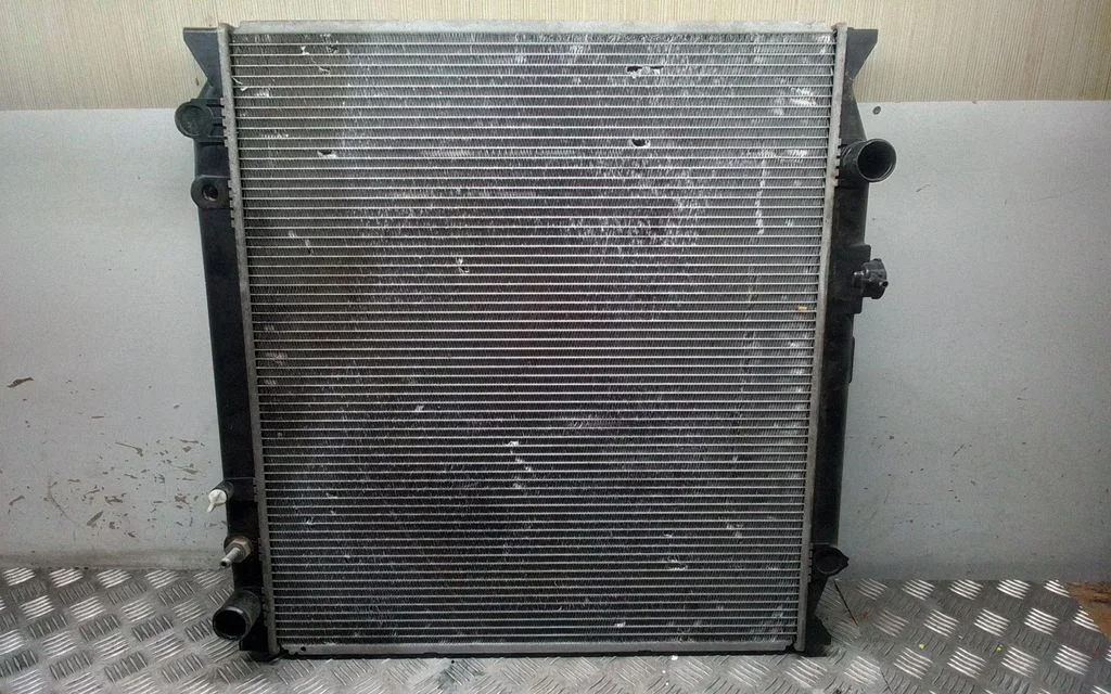 Coolant radiator – Toyota Land Cruiser (HDJ90) (1996-2002)