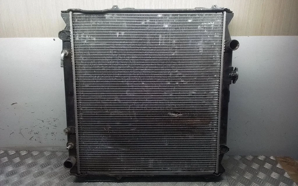 Coolant radiator – Toyota Land Cruiser (HDJ90) (1996-2002)