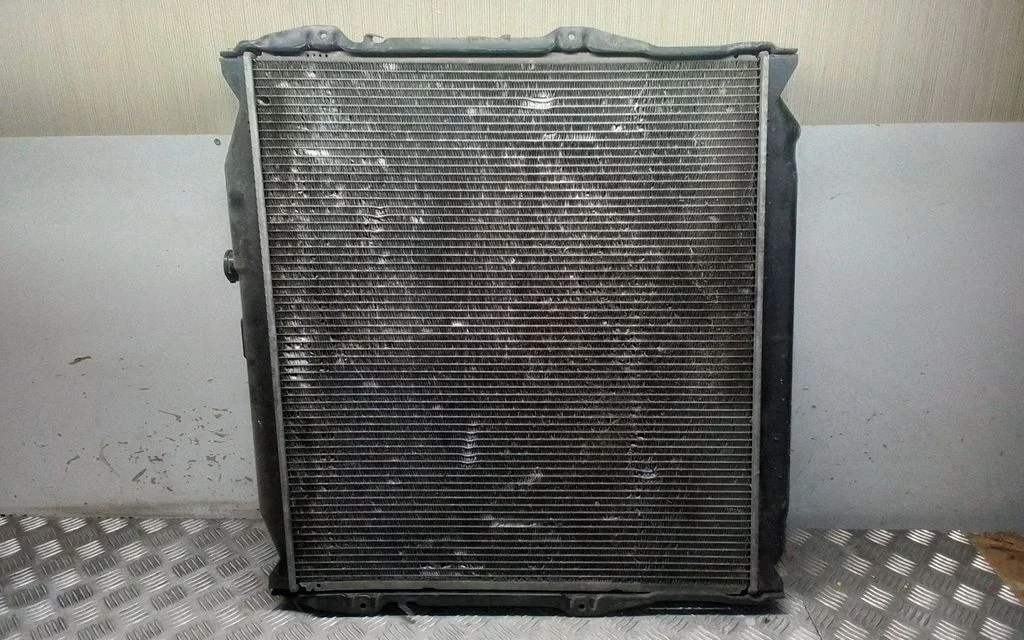 Coolant radiator – Toyota Land Cruiser (HDJ90) (1996-2002)