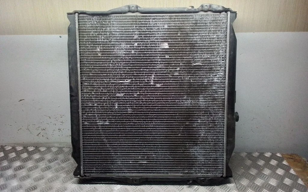 Coolant radiator – Toyota Land Cruiser (HDJ90) (1996-2002)