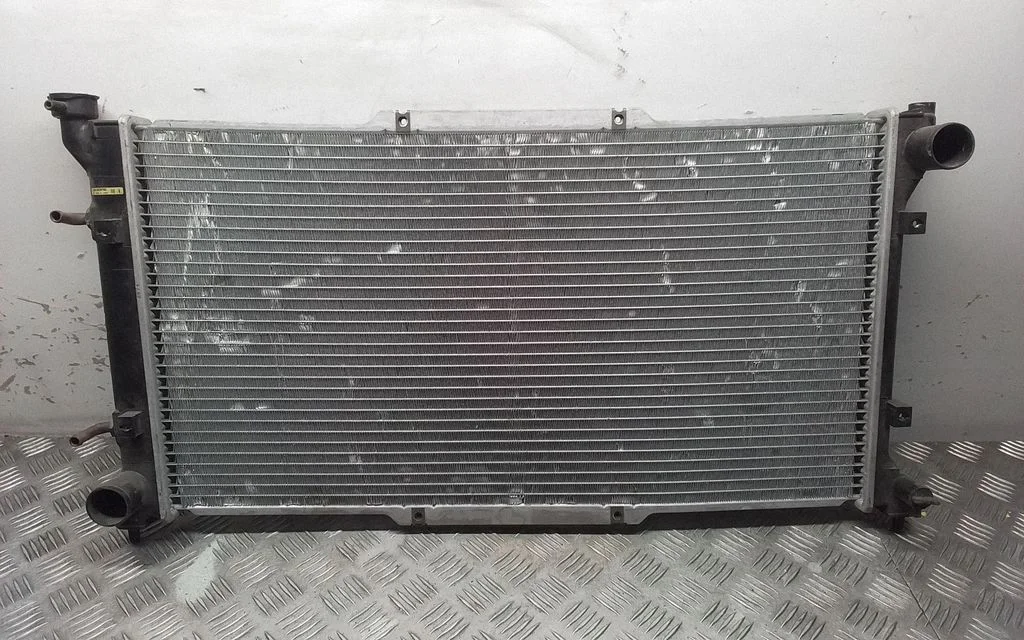 Jahutusvedeliku radiaator – Subaru Legacy (1990-1998)