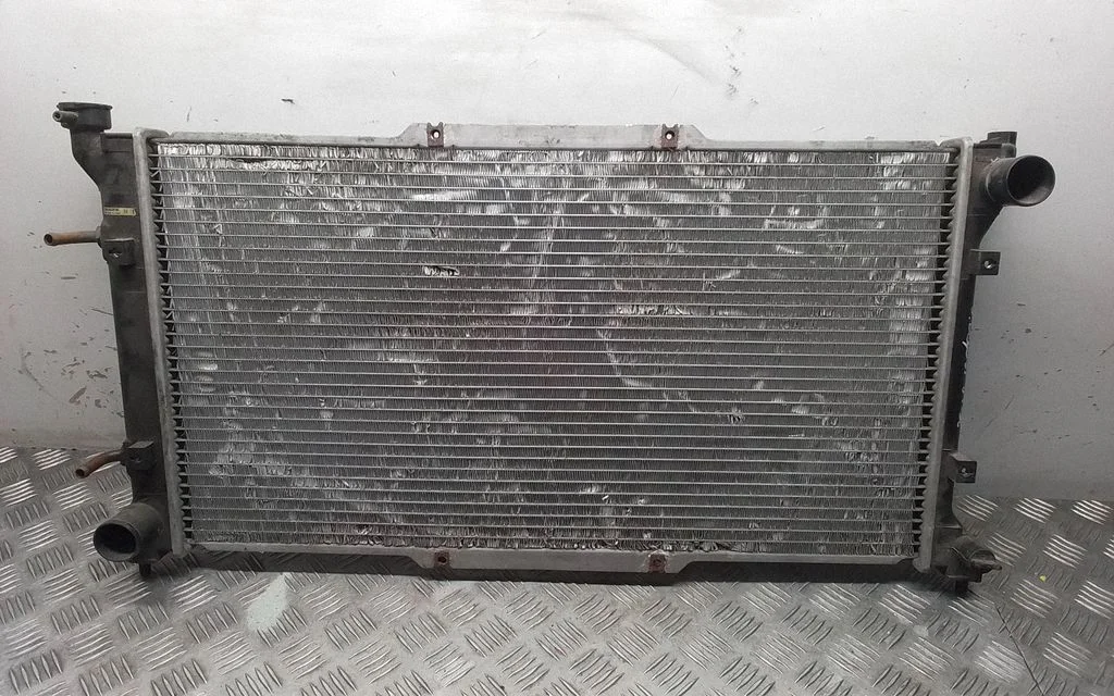 Jahutusvedeliku radiaator – Subaru Legacy (1990-1998)