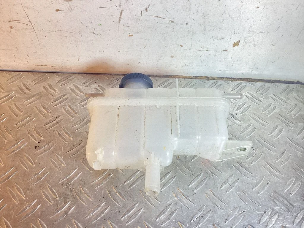Coolant expansion tank/reservoir – Lexus RX 450H (2016-)