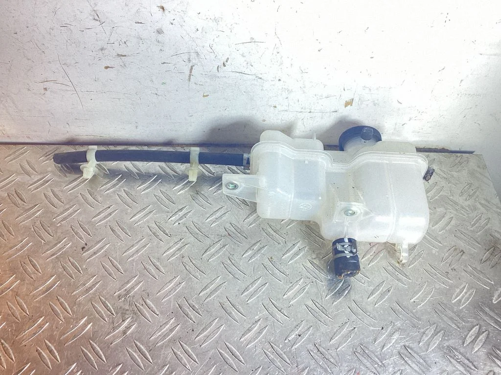 Coolant expansion tank/reservoir – Lexus RX 450H (2016-)