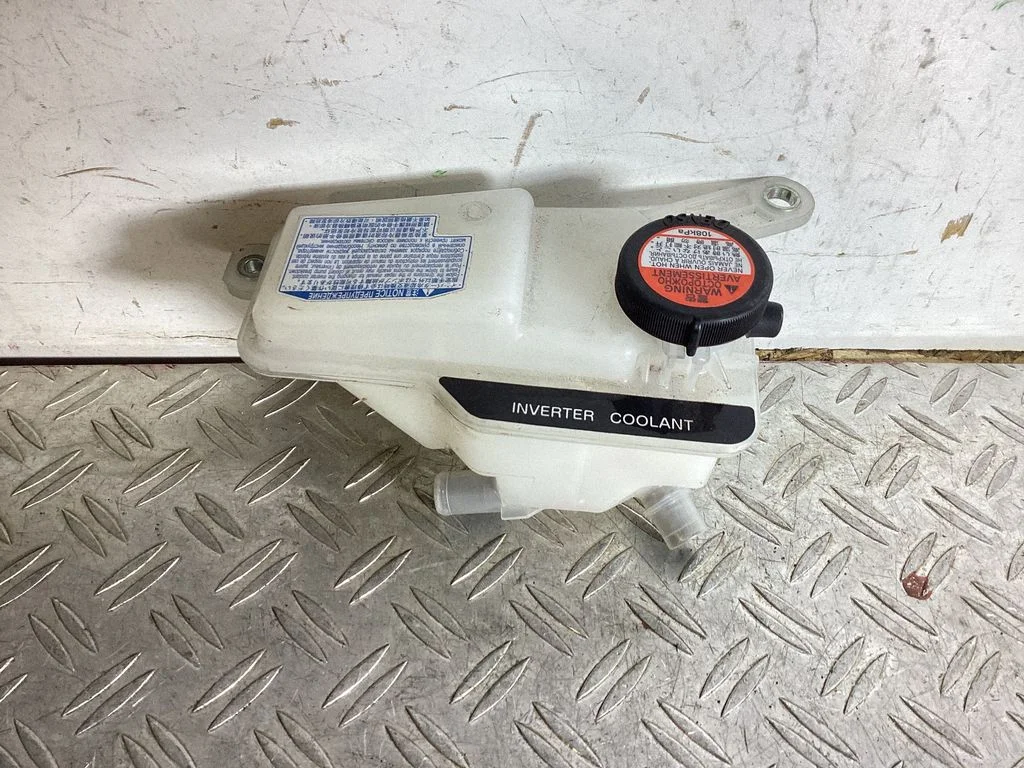 Coolant expansion tank/reservoir