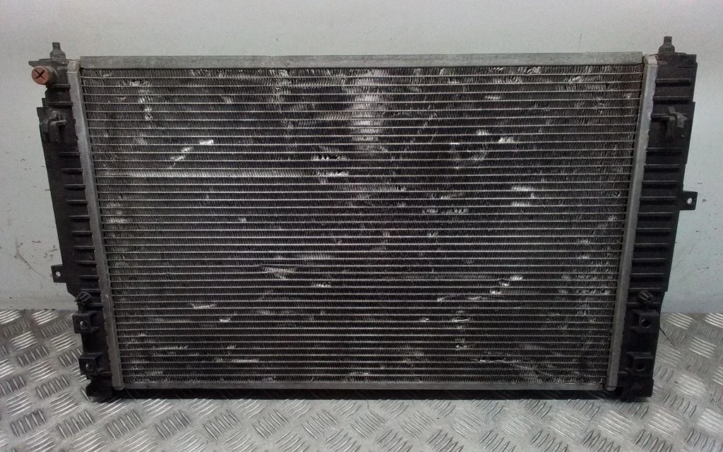 Jahutusvedeliku radiaator – Audi A4 S4 B5 8D (1994-1999)