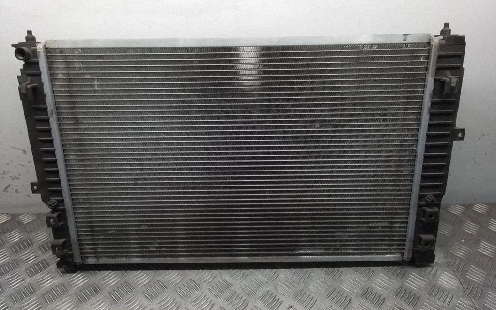 Jahutusvedeliku radiaator – Audi A4 S4 B5 8D (1994-1999)
