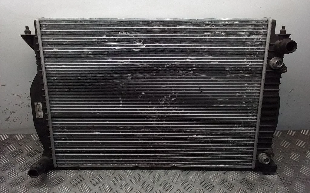 Jahutusvedeliku radiaator – Audi A4 S4 B7 8E 8H (2005-2008)