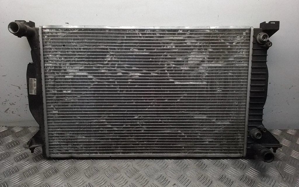 Jahutusvedeliku radiaator – Audi A4 S4 B7 8E 8H (2005-2008)