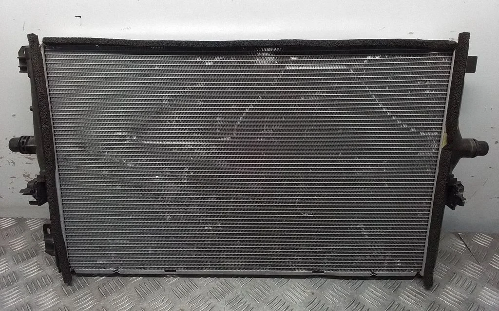 Jahutusvedeliku radiaator 149417500A