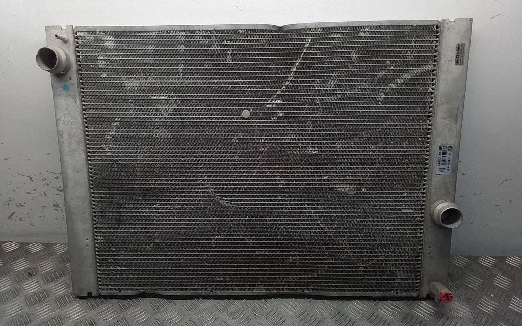Jahutusvedeliku radiaator – BMW 5-seeria E60 E61 (2004-2010)