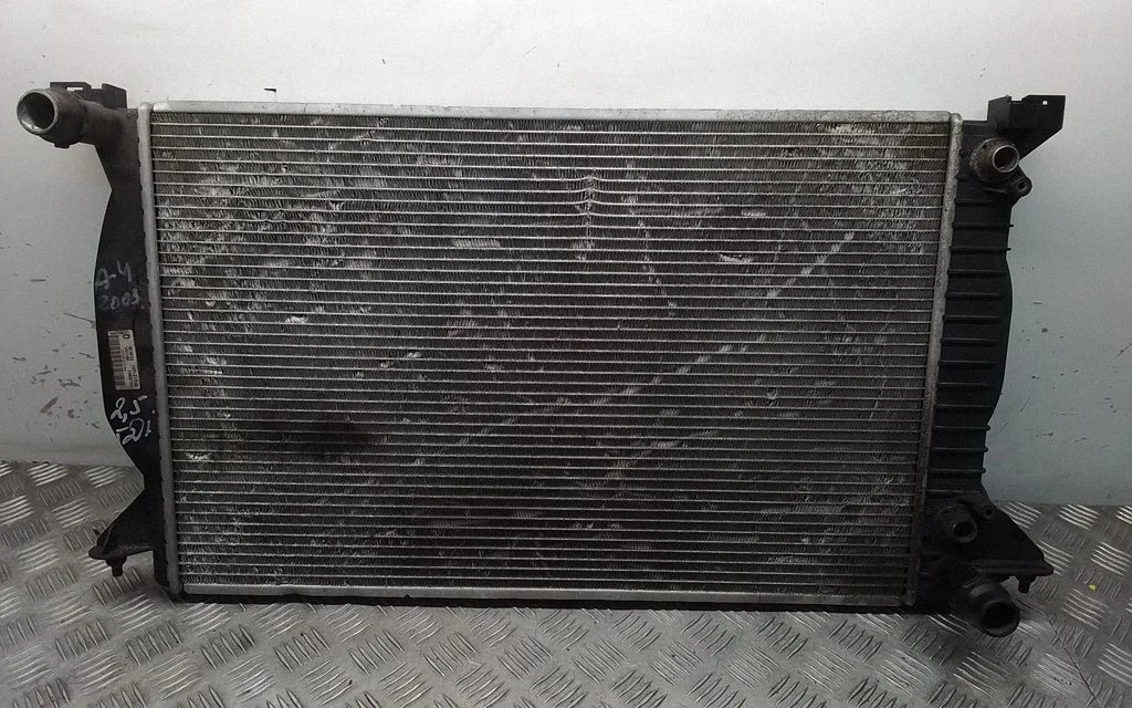 Jahutusvedeliku radiaator – Audi A4 S4 B7 8E 8H (2005-2008)