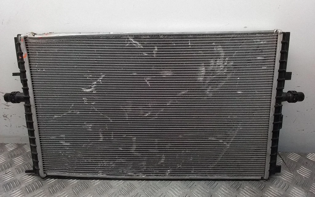 Jahutusvedeliku radiaator 1493395CH