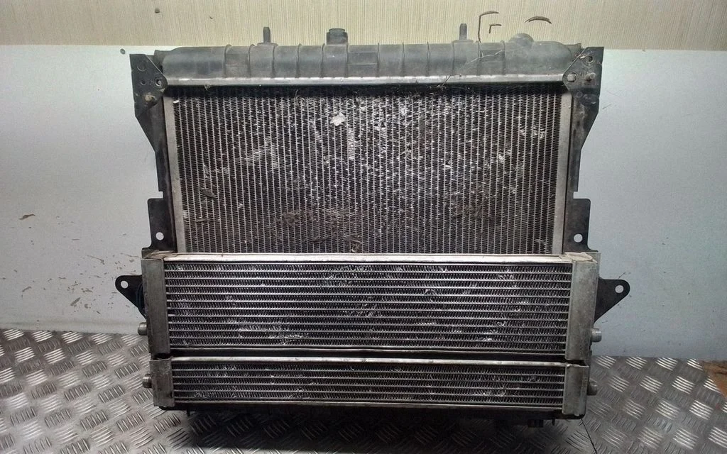 Coolant radiator PCC107290