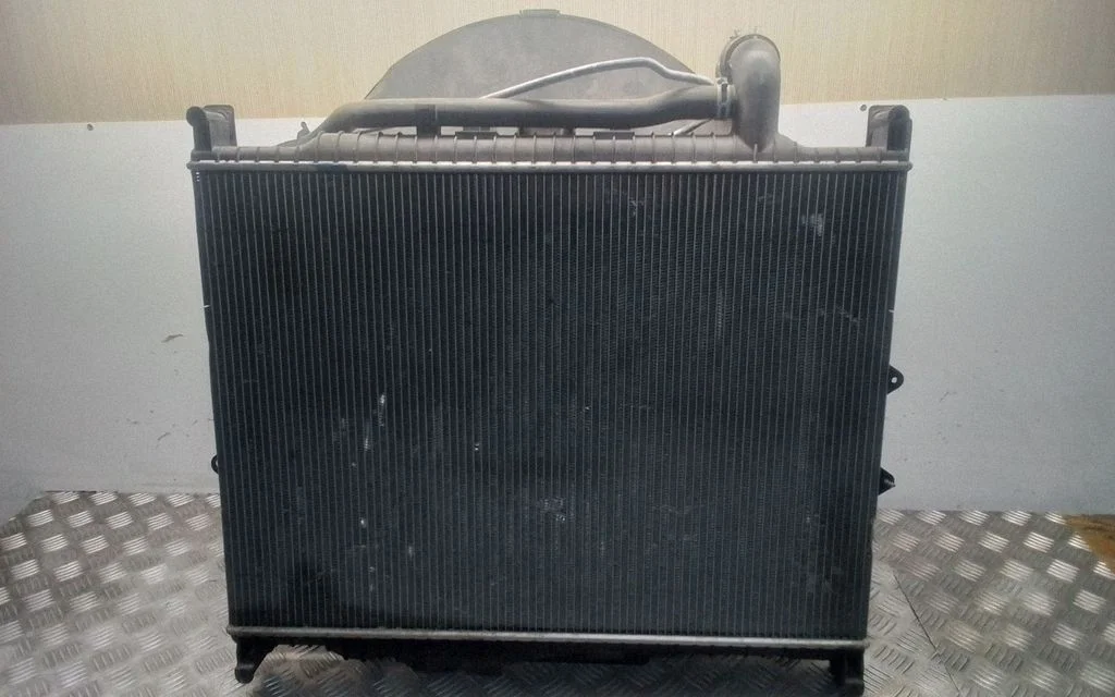 Jahutusvedeliku radiaator AH328005BA