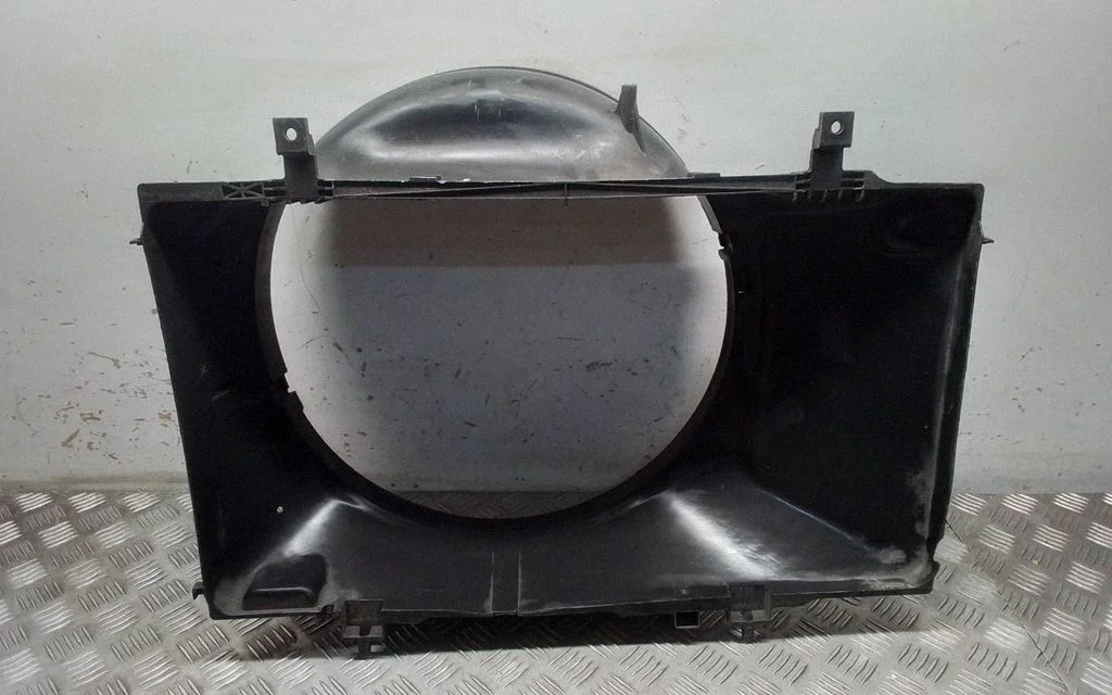 Radiator cooling fan shroud