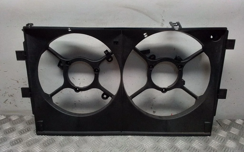 Radiator cooling fan shroud