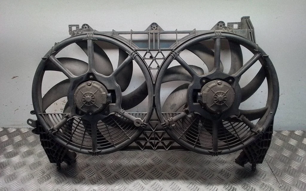 Radiator cooling fan shroud 812400200