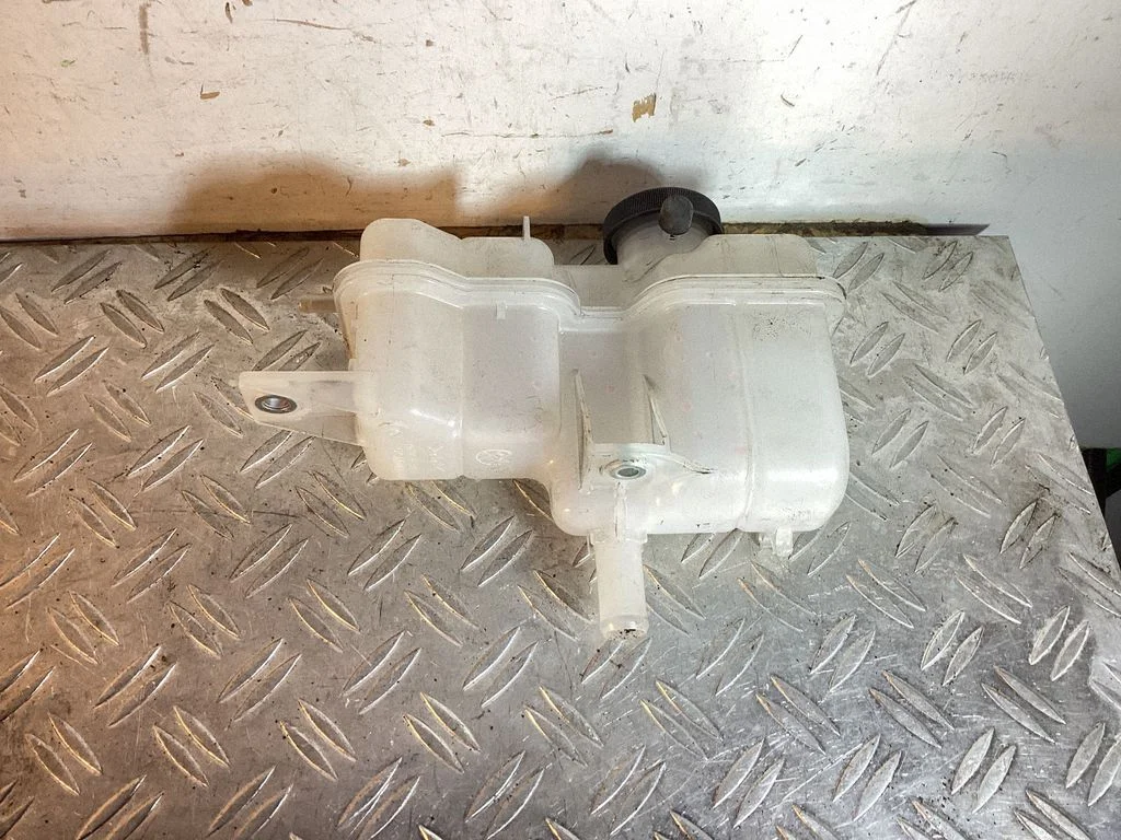 Coolant expansion tank/reservoir – Lexus RX 450H (2016-)