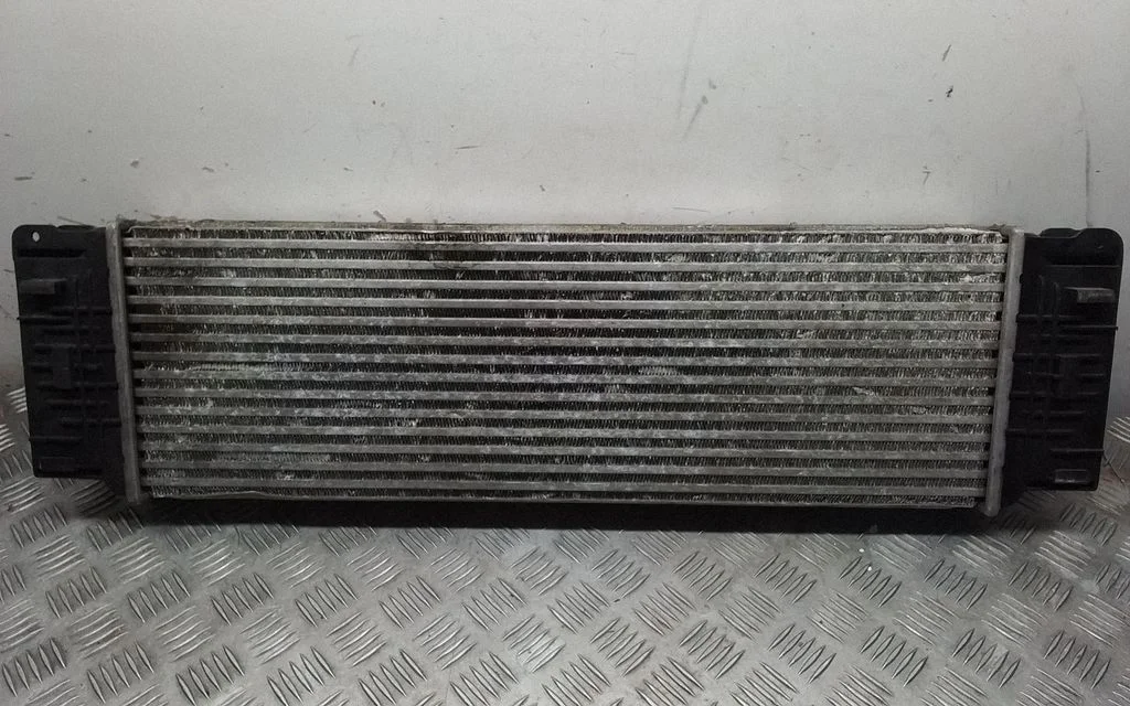 Vahejahuti radiaator 2E0145804