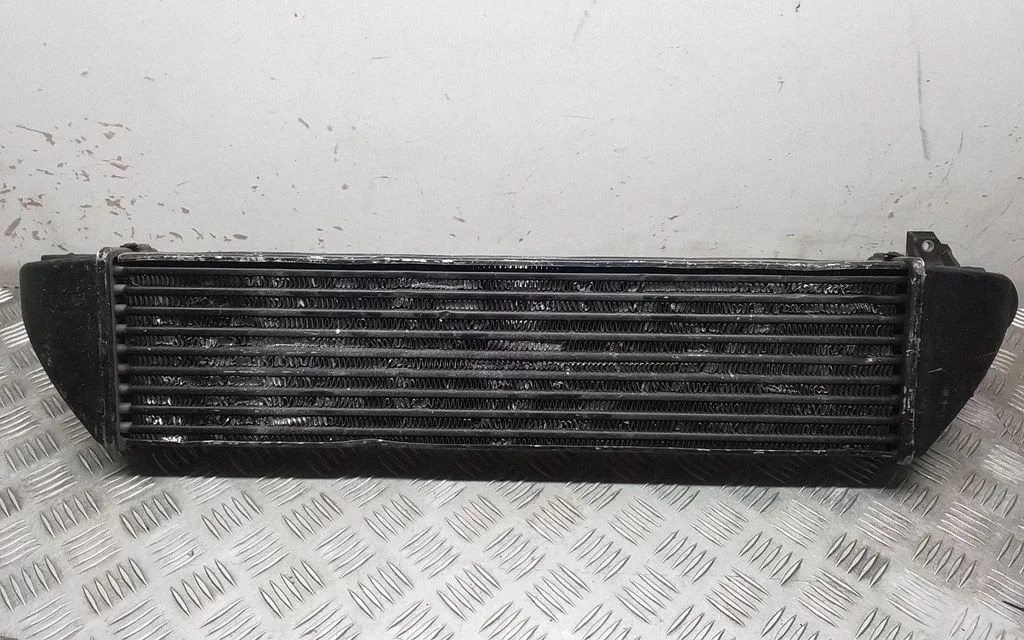 Vahejahuti radiaator